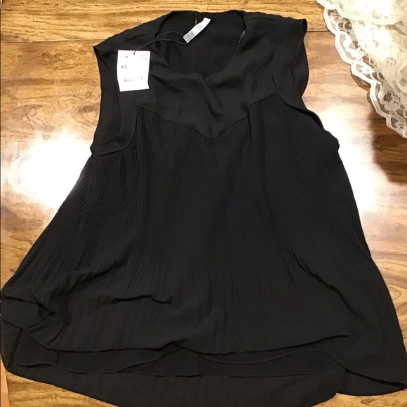 Zara Tops - Zara black sleeveless pleated top